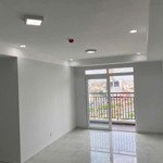 em cho thuê, căn góc có ban công, dt: 50m2,2pn - 8.5triệu ( có nthat cơ bản, lh:0765029847)