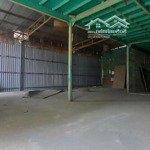 cho thuê xưởng thạnh lộc quận 12. dt: 300m2 giá 15tr