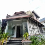 cho thuê villa mặt phố lê văn miến, thảo điền. dt 770m2 . ngang 20x38. giá 6.000$