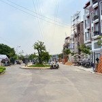 bán lô đất view công viên đường nhựa vỉa hè 18m, vị trí đẹp ngay cầu cả bốn về gò vấp rất gần