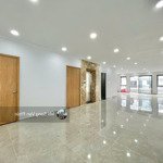 tầng 2, 100m2 vạn phúc. nhà có thang máy, máy lạnh, hầm xe. thời gian tự do, được ở lại. giá 13tr