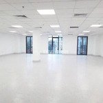 cho thuê showroom mặt phố huế, dt 250m2, vị trí đắc địa - giá 160tr/tháng