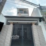 nhà trệt- 2 lầu mới 95%. gần làng đhqg tphcm. dt: 73m2. dtsd~ 200m2. đường 4m thông. giá: 3.7 tỷ tl