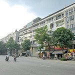 bán nhà riêng tại phố kim giang 50m , thang máy nhập , nhà đẹp long lanh , giá cực ngon chỉ 7,9