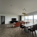 cho thuê căn hộ 4 phòng ngủ, view sông full nội thất diện tích 204m2 giá chỉ 58tr bao phí quản lý.