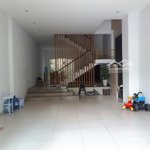 cho thuê nhà kdc him lam 6a. dt 100m2 3 lầu, nhà đẹp thoáng giá 25tr/ th. lh 0931017279, 0936787279