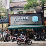 cho thuê mbkd phố nguyễn trường tộ, dt: 100m2, mt: 6m. giá 35tr