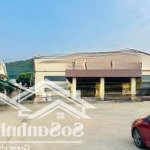 cần bán gấp - có thương lượng bán đất tặng nhà hàng tiệc cưới