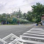 tôi chính chủ cần bán 2 miếng đất kế sân golf.