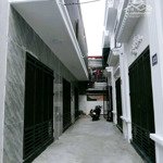 chưa đến 1 tỷ có căn nhà mới 2 tầng, phố hoàng công khanh. ô tô đỗ cửa ngày đêm. gần bệnh viện nhi.