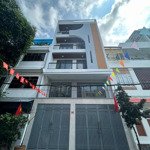 nguyên căn mt đường c18, khu k300. dt: 6x30m. 1 trệt 4 lầu sân thượng. phòng rộng 55m2. giá 45tr
