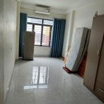 cho thuê nhà mái bằng d.t 50 mv/200 mv cả sân vưon