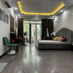 nhà đẹp trung tâm quận hai bà - sát phố - gần ô tô - gần trường - chợ - sổ đỏ chính chủ