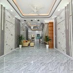 nhà 2 lầu, đúc 3 tấm, full nội thất, gần ngã 6 an phú