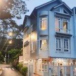 nhà ba mặt tiền trung tâm nhiều thông xanh yên tĩnh sạch sẽ