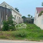mình có lô đất ở gần chợ bình chánh cần bán, dt: 90m2, mặt tiền xe ôtô, có sổ
