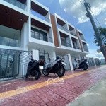 bán gấp nhà mặt phố đường 4, 2,4 tỷ, 94,5m2 tại cà mau
