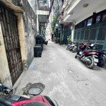 cần bán nhà chính chủ quận hai bà trưng ngõ thông oto đỗ cửa nhà. diện tích 30/40mt2 -mặt tiền 3,1m