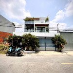 nhà 2 lầu - diện tích 8m * 18m - đường xe hơi đến nhà - gần chợ xuân thới thượng