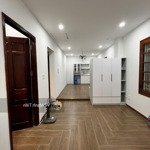 xinh xắn, căn hộ 55 m2 chia 2 ngủ phố lý nam đế full đồ, thang máy, giá 12 triệu/tháng, nhận ngay