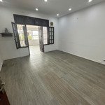 cho thuê siêu phẩm mặt phố__ rẻ nhất khu vực 80m2 giá 6triệu. mặt đường hoàng ngân__quan nhân