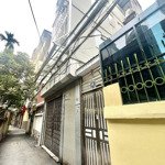 bán nhà xuân thuỷ cầu giấy 35m2 lô góc gần phố - giá 8.5 tỷ.