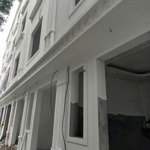 cần bán gấp, full nội thất,mới, đẹp, căn góc, xe con đậu trong nhà 35m2, 5 tầng