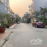 bán căn góc bánh chưng mặt đường trại lẻ - kênh dương !!!