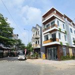bán nhà 2mt, hoàn công, nhiều cửa sổ, sân ô tô, 4 phòng ngủ, đường chính kdc p.bình chuẩn, thuận an
