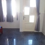 cho thuê nguyên căn nhà trung tâm q3. dt 30m2