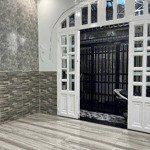 nhà ngang khủng , quận 4 , 3 tầng nhà mới 100% xách vali vào ở ngay - giá : 5,8 tỷ tl