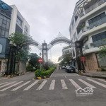 gia đình cần chuyển đổi bán lô 2 mặt đường tại kđt 379 phan bá vành
