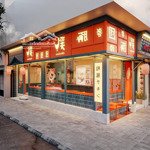 cho thuê mặt bằng kinh doanh mặt phố hàm long dt 500m2 , mt 20m, vị trí đắc địa, mặt tiền khủng