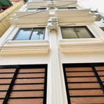 chdv hào nam 65m2 8 tầng thang máy 18 phòng khép kín. dòng tiền hơn 100tr/tháng, ngõ thông 2 thoáng