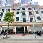 bán căn nhà phố của vin tt tp, sát công viên vui chơi giải trí 75m2 5 tầng 5 tỷ tt sớm