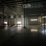 nhà xưởng cho thuê, diện tích 2000m2, thoáng mát, đường giao thông thuận tiện giáp quốc lộ 1a