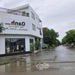 chính chủ bán lô đất 67,5 m2 tại phố chợ, mt 4,5m, vỉa hè 4m, kd tốt. giá 3,1 tỷ, lh 0924545579