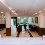 bán khách sạn cách bãi tắm sầm sơn, thanh hóa 80m, dt 600m2 x 6t, dòng tiền 2.4 tỷ/năm