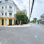 căn góc hai mặt tiền đường . tiện kinh doanh đa ngành nghề . vị trí đẹp , lề đường rộng