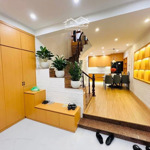 nhà mới hoàn toàn 43m2 xây 5 tầng giá 8,8 tỷ phố kim mã ba đình ngõ thông tứ tung