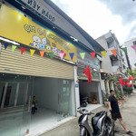 cho thuê kho xưởng 160m2 đầy đủ cơ sở vật chất, có chỗ ở, mặt tiền 11m, ô tô đỗ cửa hoặc vào nhà