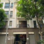 shophouse kinh doanh chân chung cư dt: 65m2 x 6 tầng mt: 5 mét đối diện quận ủy giá đầu tư 16 tỷ