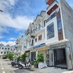 nhà cực đẹp - mới 100% chỉ việc vô ở. mẫu mới hiện đại khu dân cư cao cấp. về hcm gần