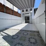nhà mới xây ngang 4 dài 14 , 1 trệt 1 lầu 2 phòng , có sân đậu ô tô , giá 1ty480tr còn thương lượng