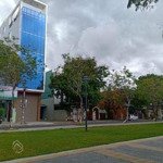 nắm bắt cơ hội có một văn phòng làm việc sang trọng, chuyên nghiệp