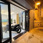 hai bà trưng-ngõ thông -kinh doanh 1 nhà ra ôtô vài bước ra mặt phố mặt tiền rộng 5m - 3pn -3 wc