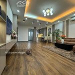 gia đình cần bán căn góc tòa hapulico, 110m2, 3n - 2wc, tầng trung ban công đb-đn, sổ đỏ sẵn, giá 1