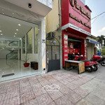 nhà cho thuê nguyên căn mặt tiền cách mạng tháng tám, phường 4, quận 3, 4tầng, vỉa hè rộng thoáng
