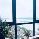 cho thuê căn 2 ngủ view sông hồng 84m2 full đồ chung cư mipec long biên giá 15 triệu:lh 0916393862