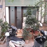 chính chủ cần cho thuê gấp nhà 2 tầng trung tâm phố nguyễn khang -yên hoà sầm uất ngõ oto k